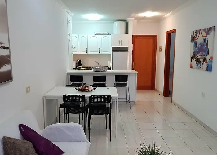 Alquilaencanarias-Medano Colon Center, Near The Beach